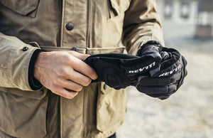 A Guide to Keeping Your Hands Warm and Safe On A Motorcycle